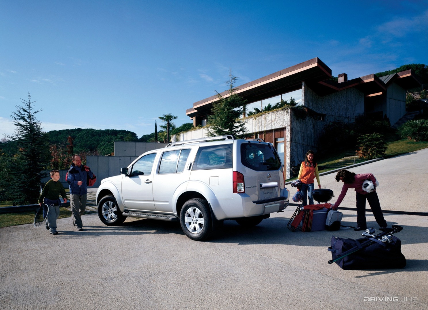 Nissan Pathfinder loading up with hockey gear
