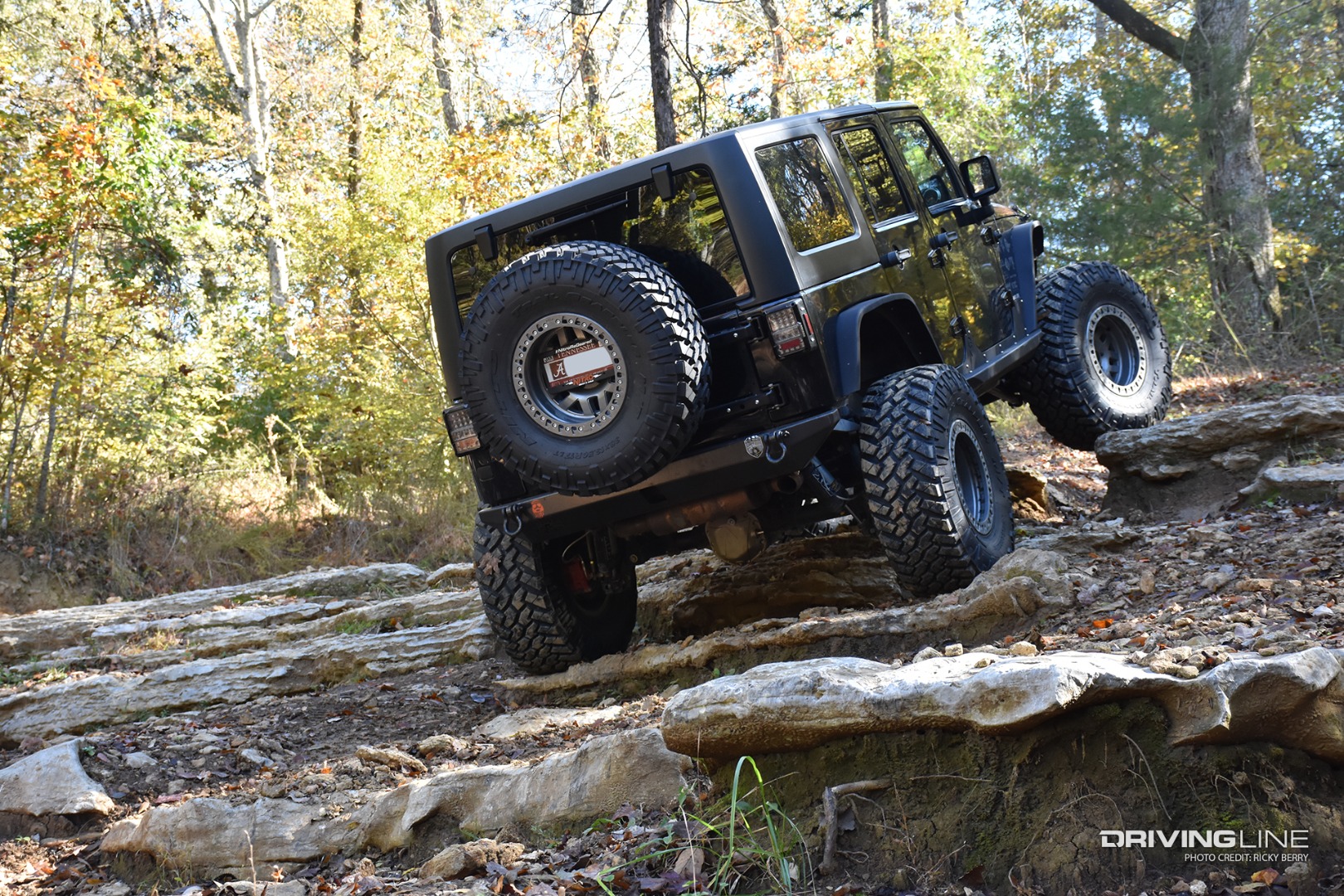 Jeep climbing rocks on Trail Grapplers