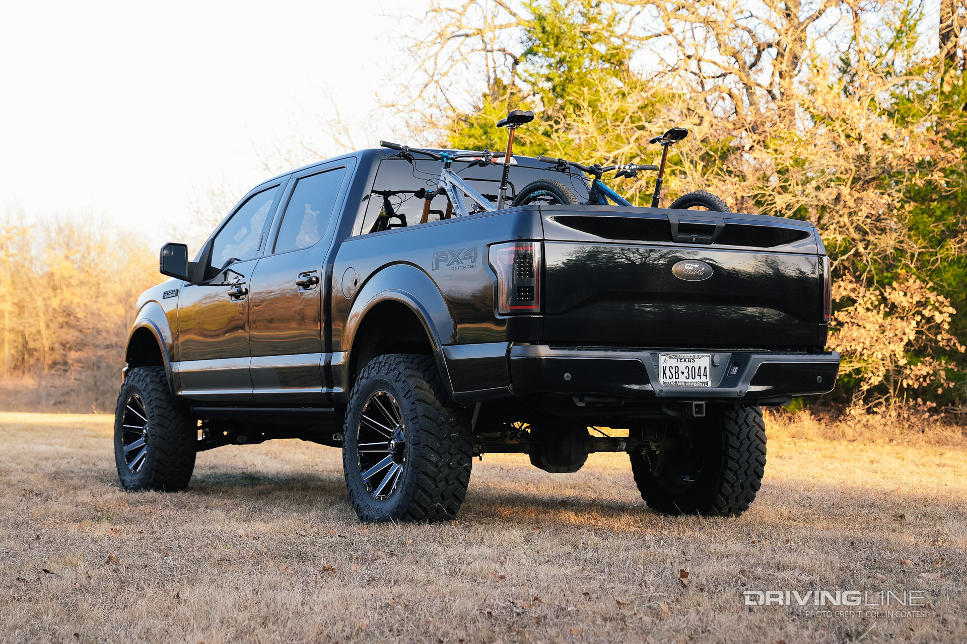 The 2016 SuperCrew Raptor had a max tow of only 8,000 lbs, compared to the nearly 11,000 lbs of this 5.0L Coyote V8 equipped Fx4 is capable of towing.