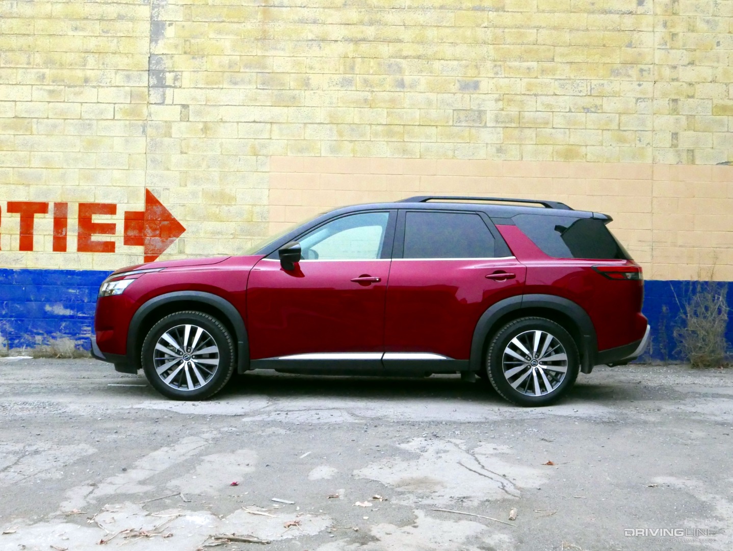 2022 Nissan Pathfinder side profile