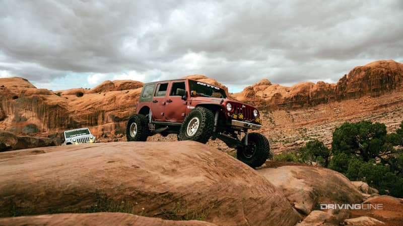 jeeps scaling moab rim trail