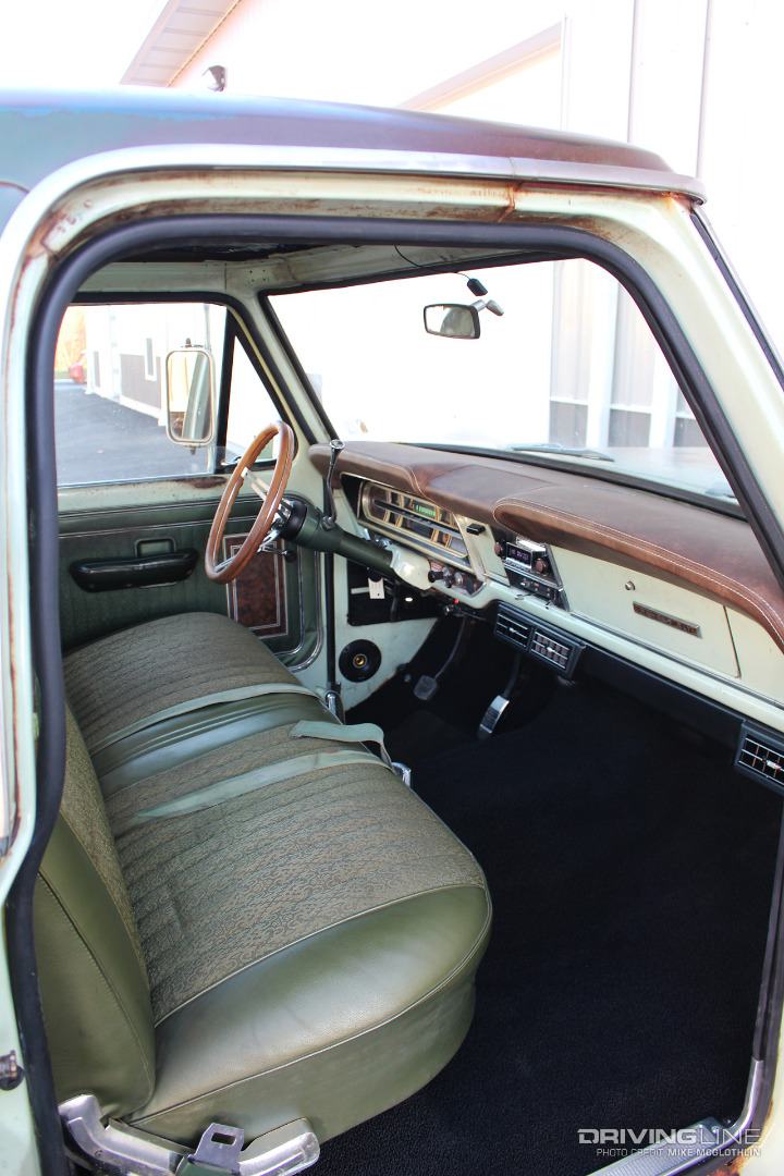 Bumpside Ford F100 Interior