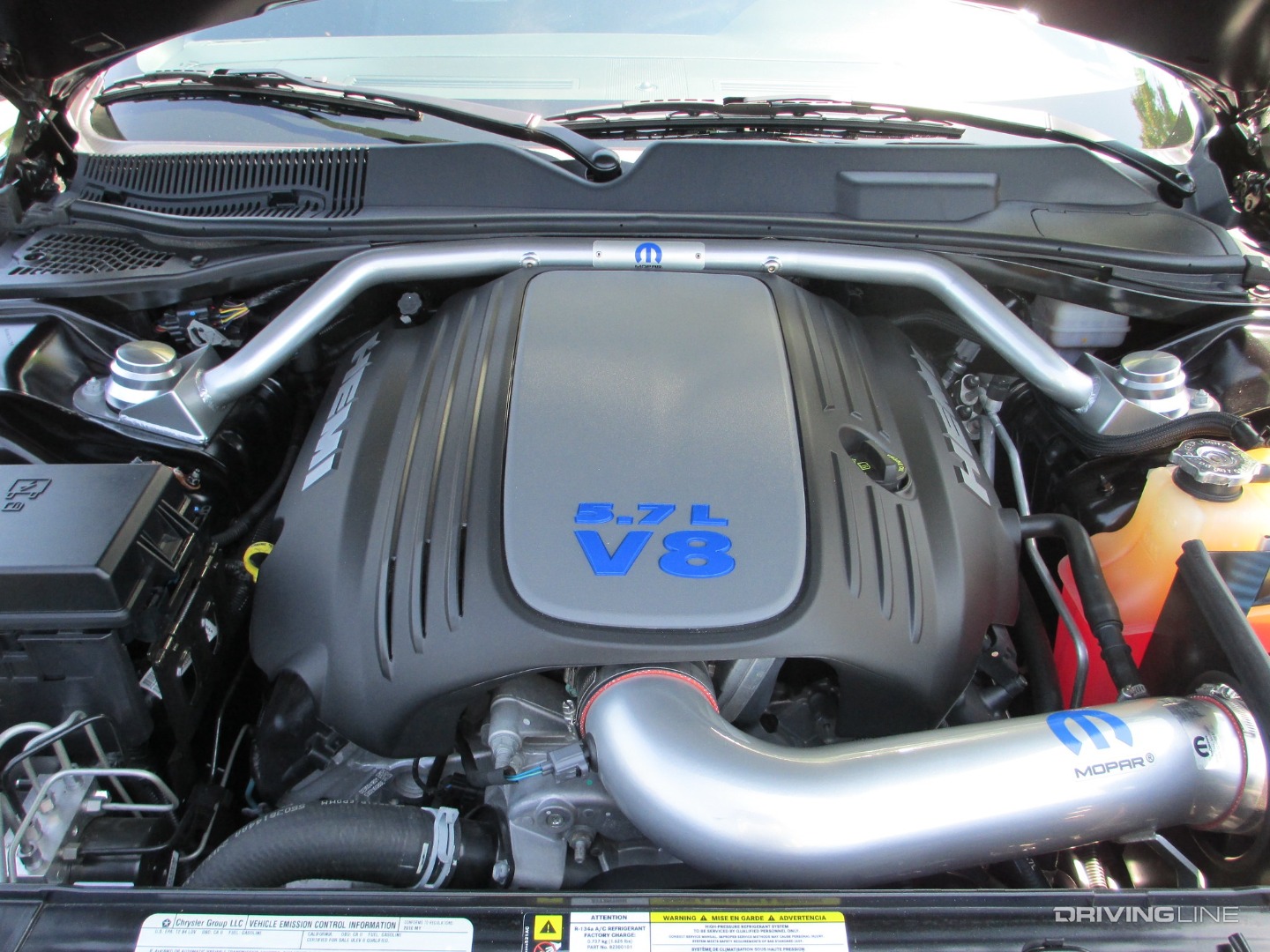 5.7L Hemi V8 in engine bay