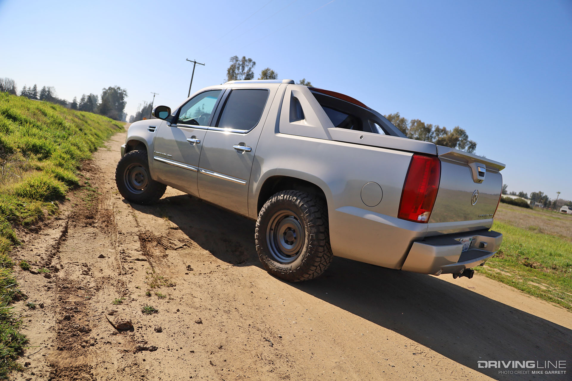 2007 Escalade EXT on Nitto Ridge Grappler and KMC Roswell