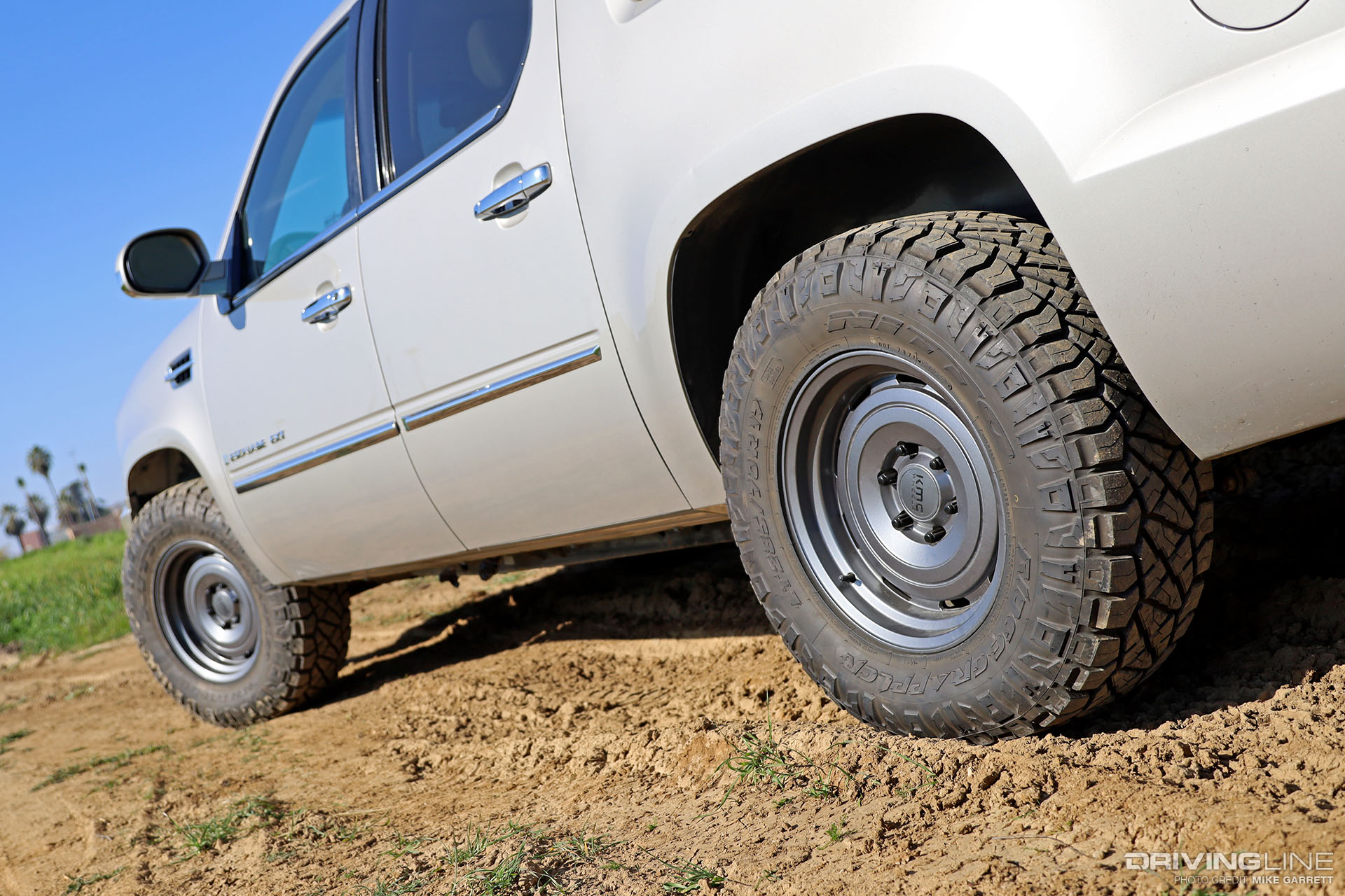 Nitto Ridge Grappler KMC Roswell on Escalade EXT