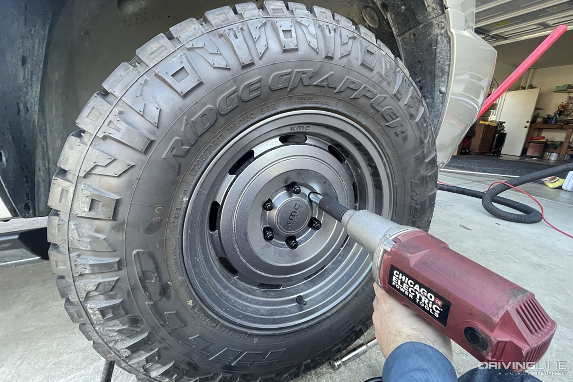 Nitto Ridge Grappler tire Install on an Escalade EXT