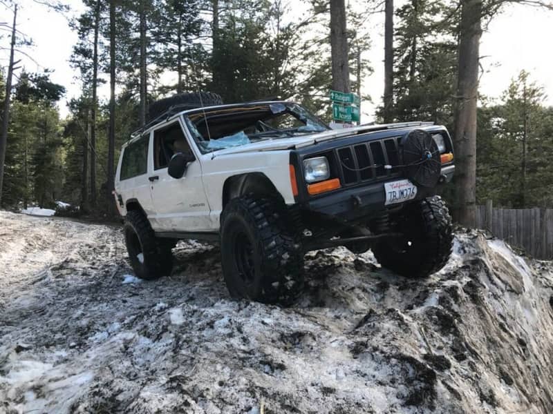 White Jeep Cherokee on a snow berm