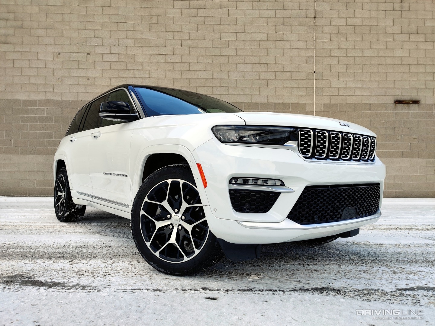 2022 Jeep Grand Cherokee Summit Reserve front 3/4 low