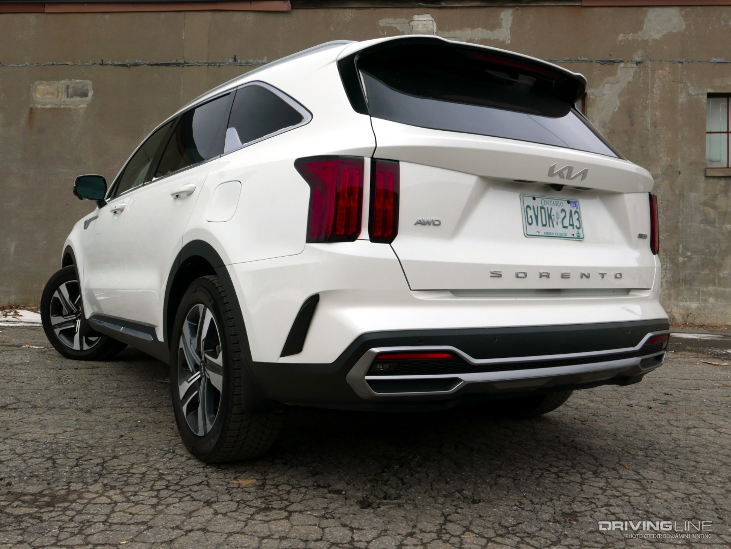 2022 Kia Sorento PHEV rear 3/4 view