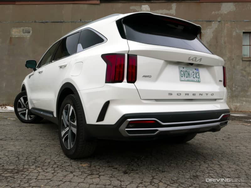 2022 Kia Sorento PHEV rear 3/4 view