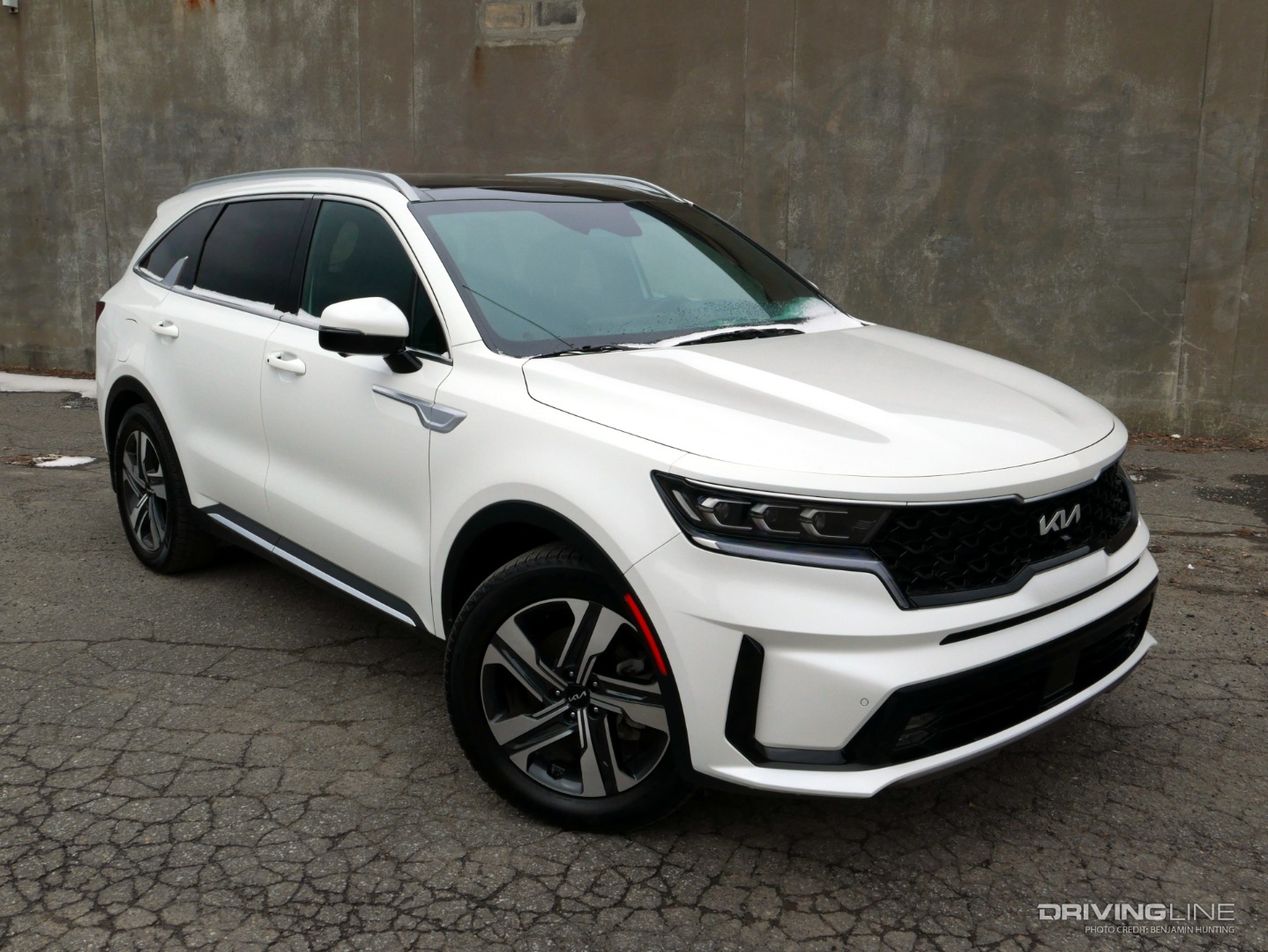 2022 Kia Sorento PHEV front 3/4 view