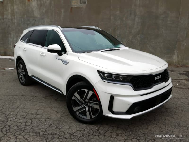 2022 Kia Sorento PHEV front 3/4 view