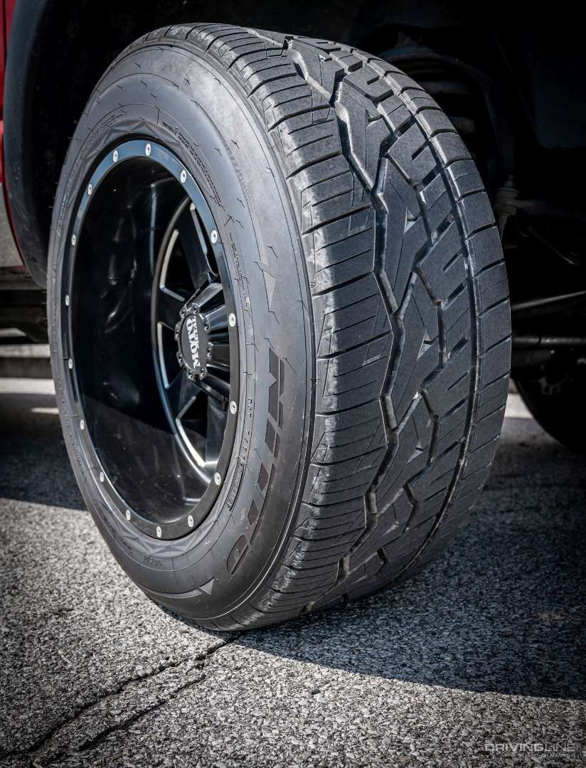 NT420V Nitto Luxury Truck SUV Tire