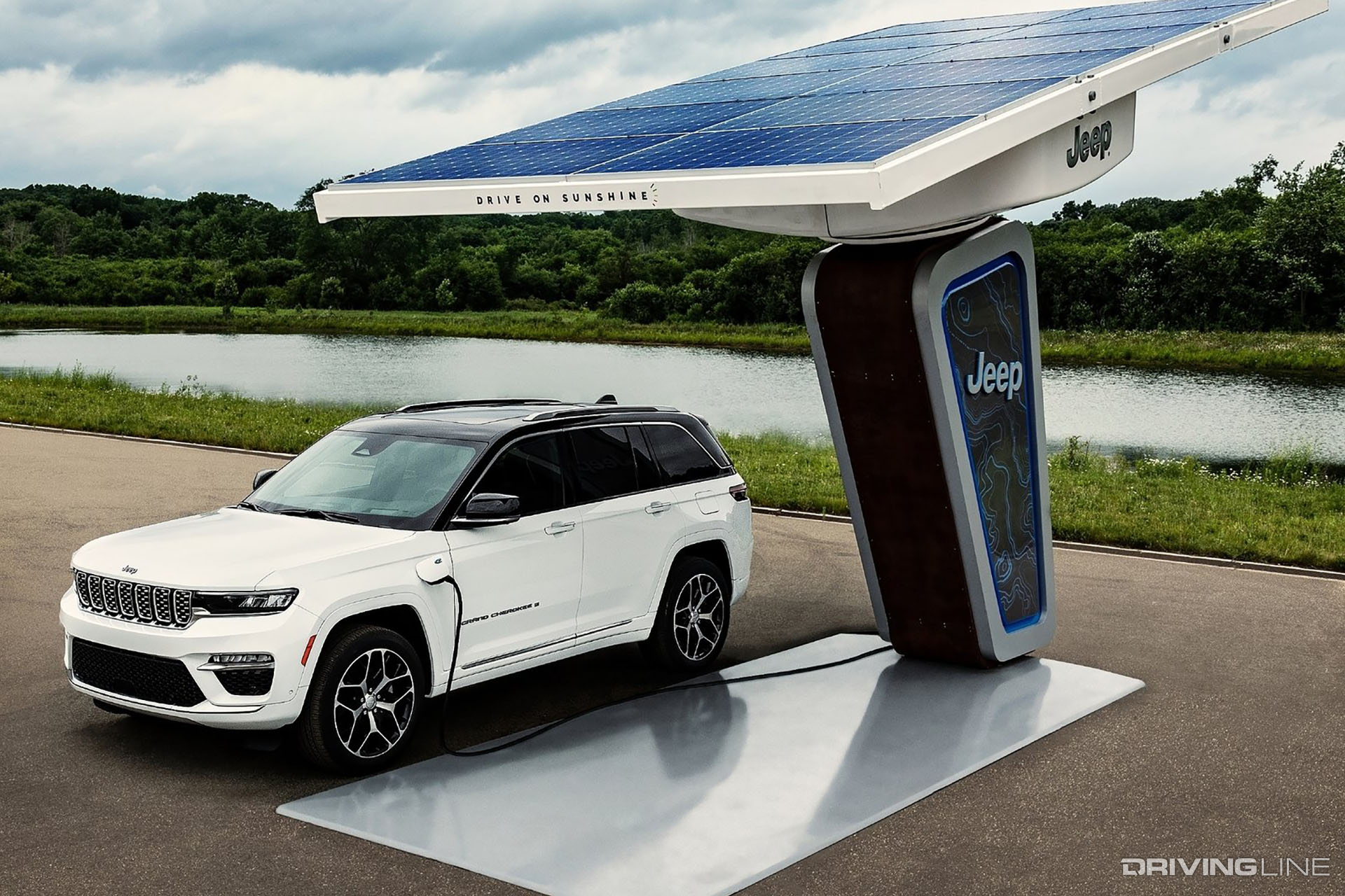 Jeep Grand Cherokee 4xe plugged in