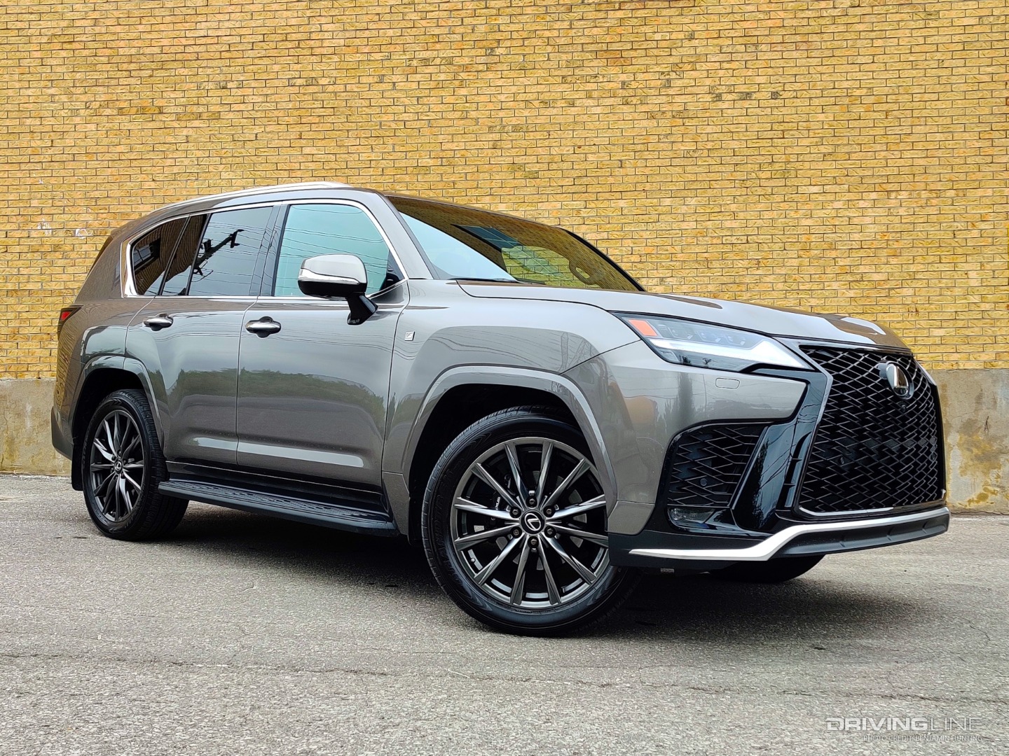 2022 Lexus LX front 3/4 view