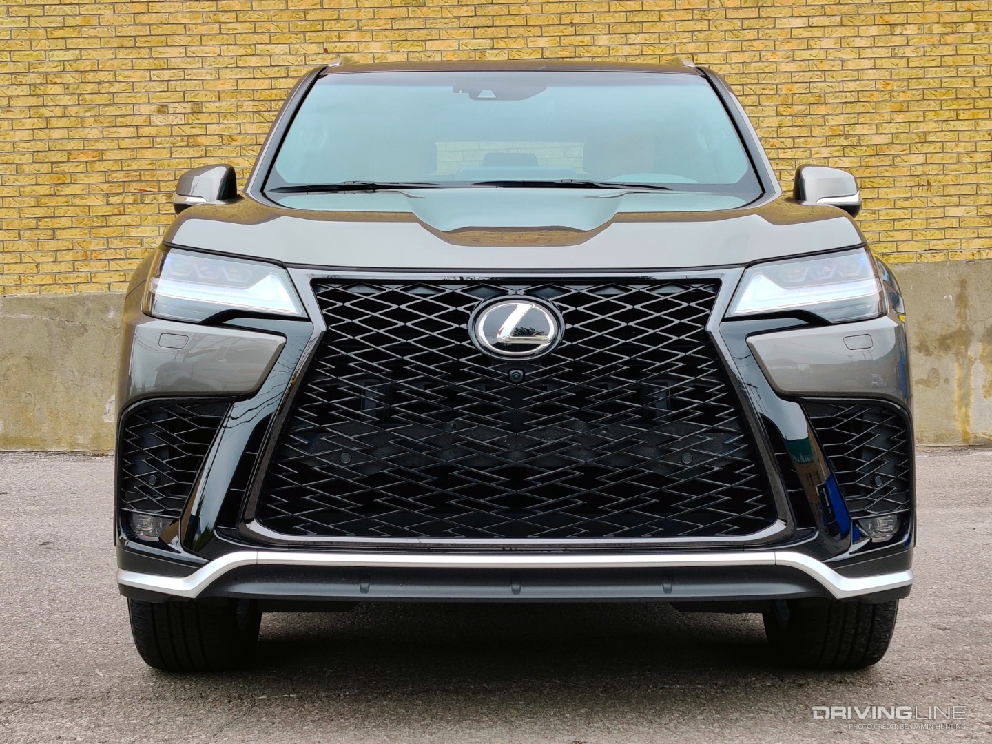 2022 Lexus LX front view