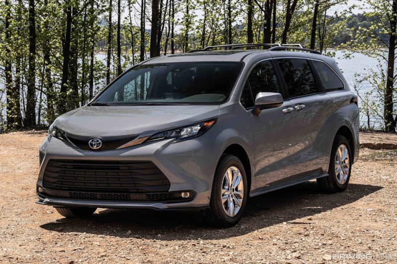 2021 Toyota Sienna Woodland Edition Front View