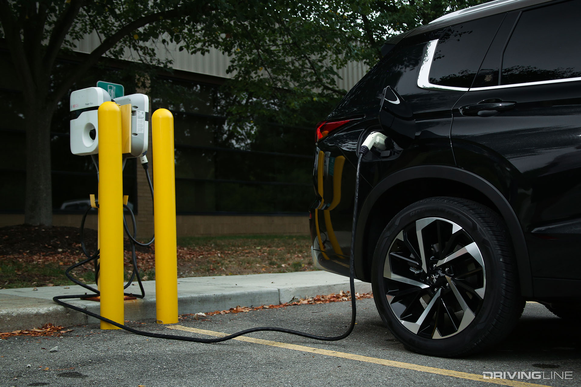 2023 Mitsubishi Outlander PHEV Plugged In