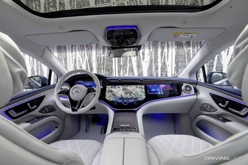 2022 Mercedes-Benz EQS 580 cabin dashboard