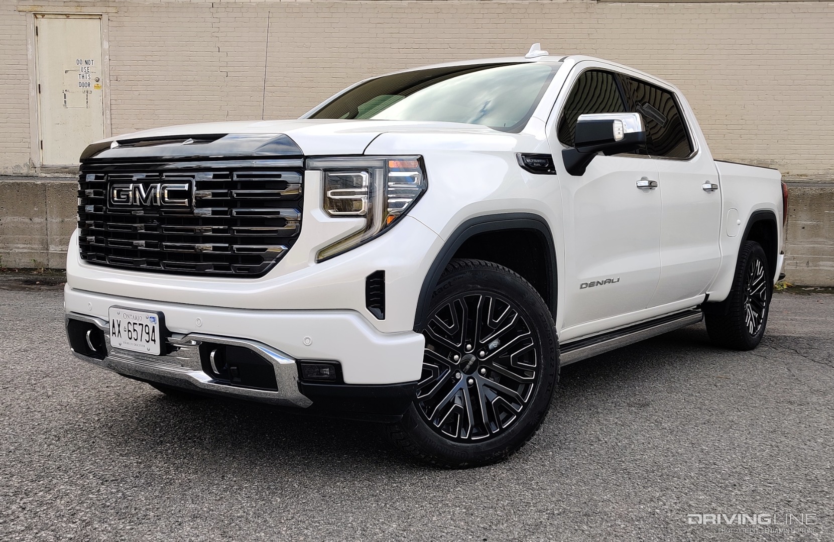 2022 GMC Sierra Denali Ultimate front 3/4