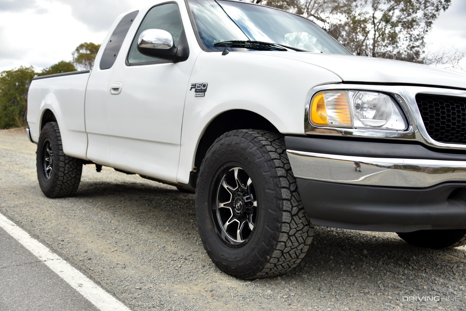 Front Passenger side of revitalized 2000 Ford F-150 on Nitto Recon Grappler A/T tires
