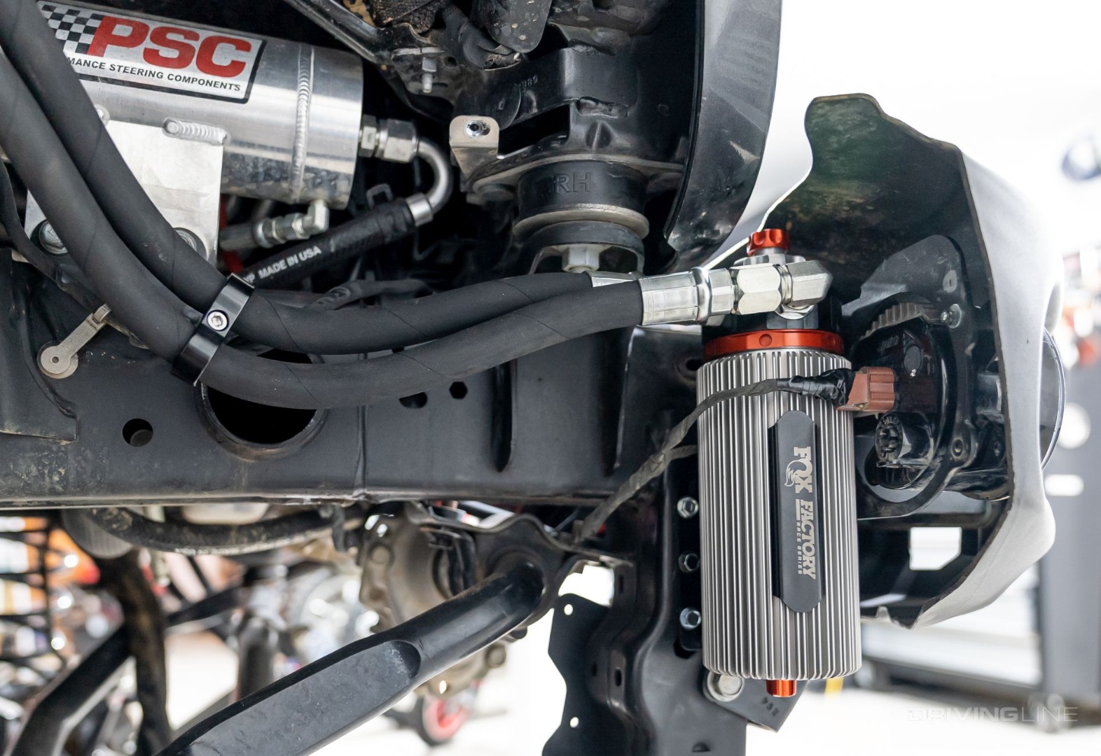 Recirculating Reservoir Bridge system detail for Fox 30 Shocks DSC Review JT on 40s