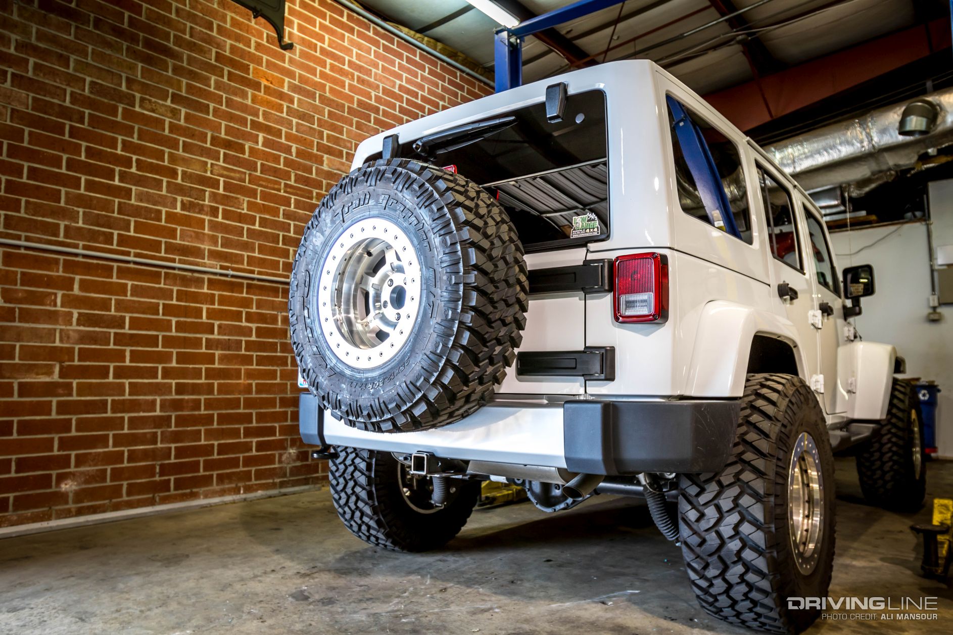 001-2015-jeep-wrangler-fab-fours-tire-carrier-rear-bumper