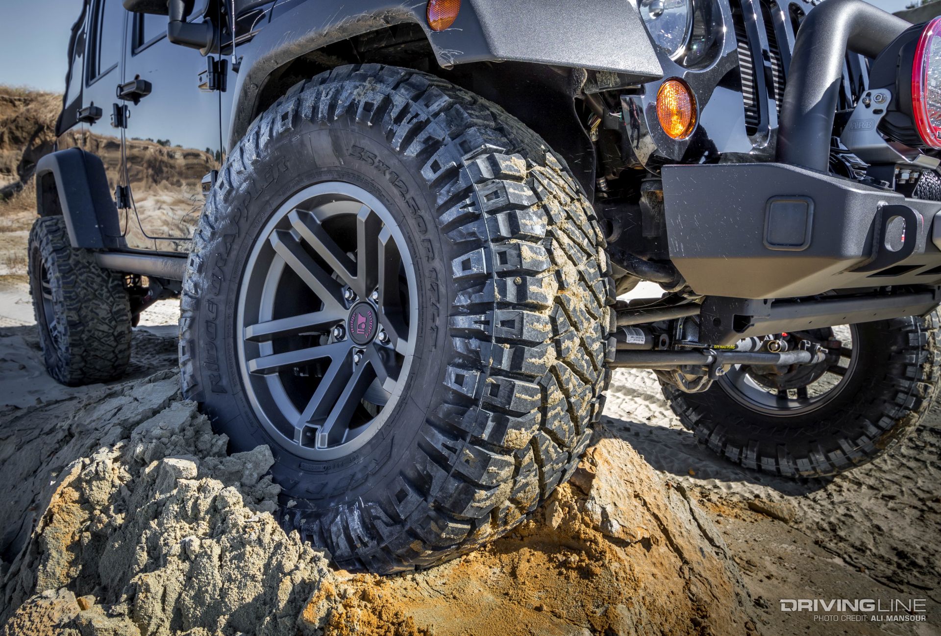 010-2013-Jeep-Wrangler-jks-25-lift-ridge-grapplers