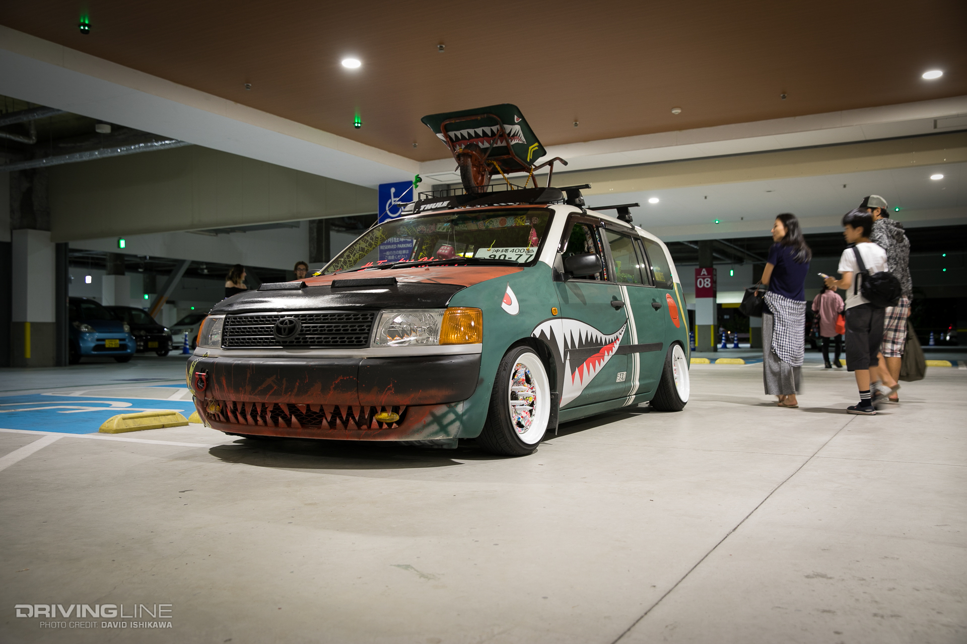 2009 Toyota Probox with spectators