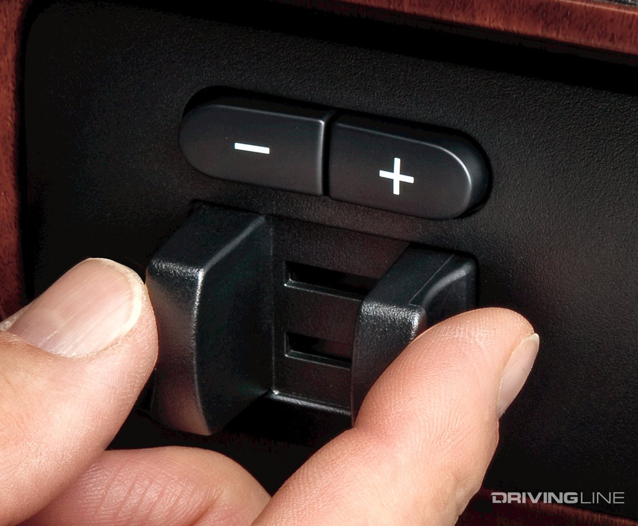 008-Integrated-Trailer-Brake-Controller