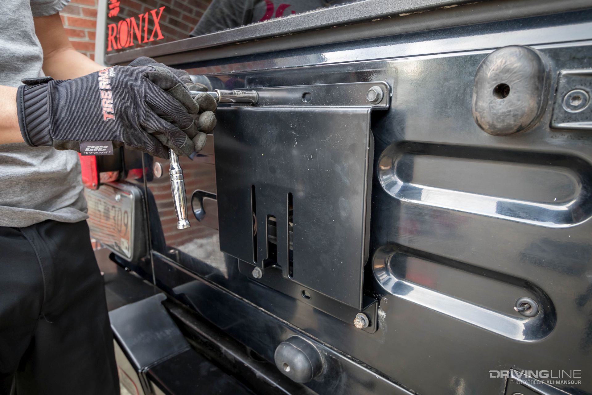 001-jeep-wrangler-tj-arb-rear-bumper-tire-carrier-trail-grappler