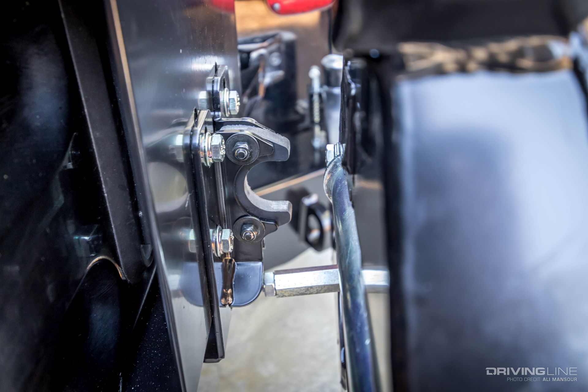 001-jeep-wrangler-tj-arb-rear-bumper-tire-carrier-trail-grappler