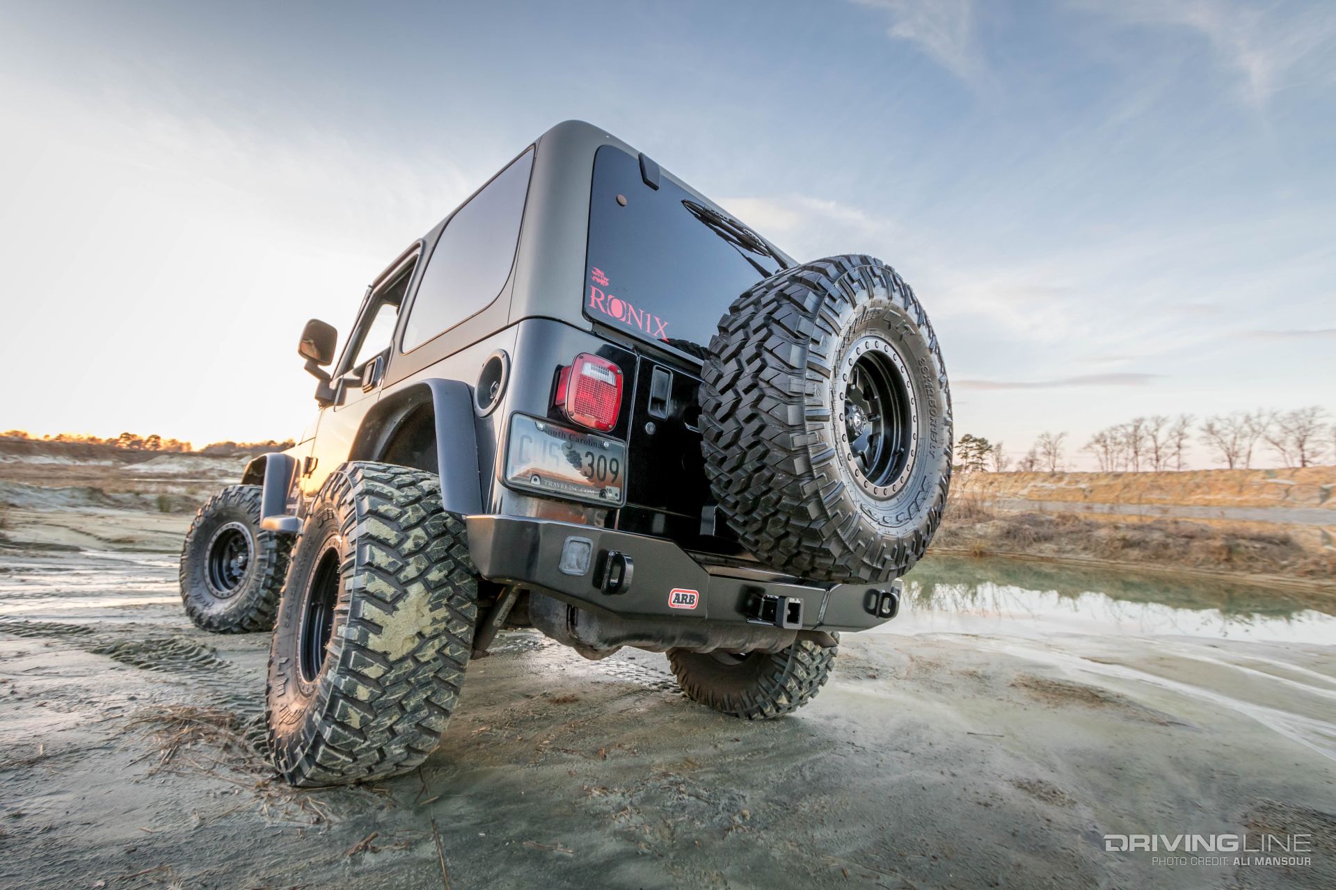 001-jeep-wrangler-tj-arb-rear-bumper-tire-carrier-trail-grappler