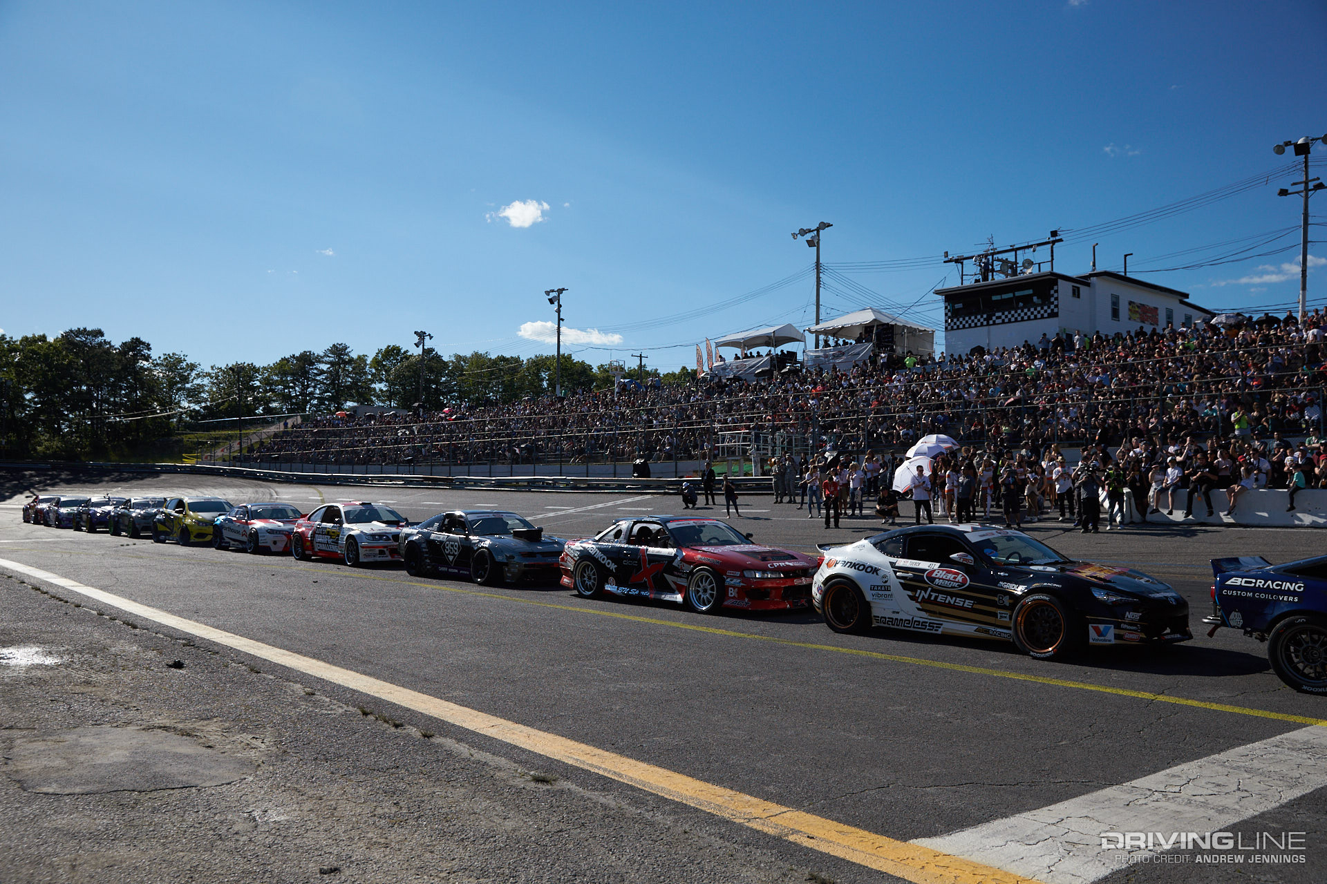 Wall Speedy - driver lineup and crowd