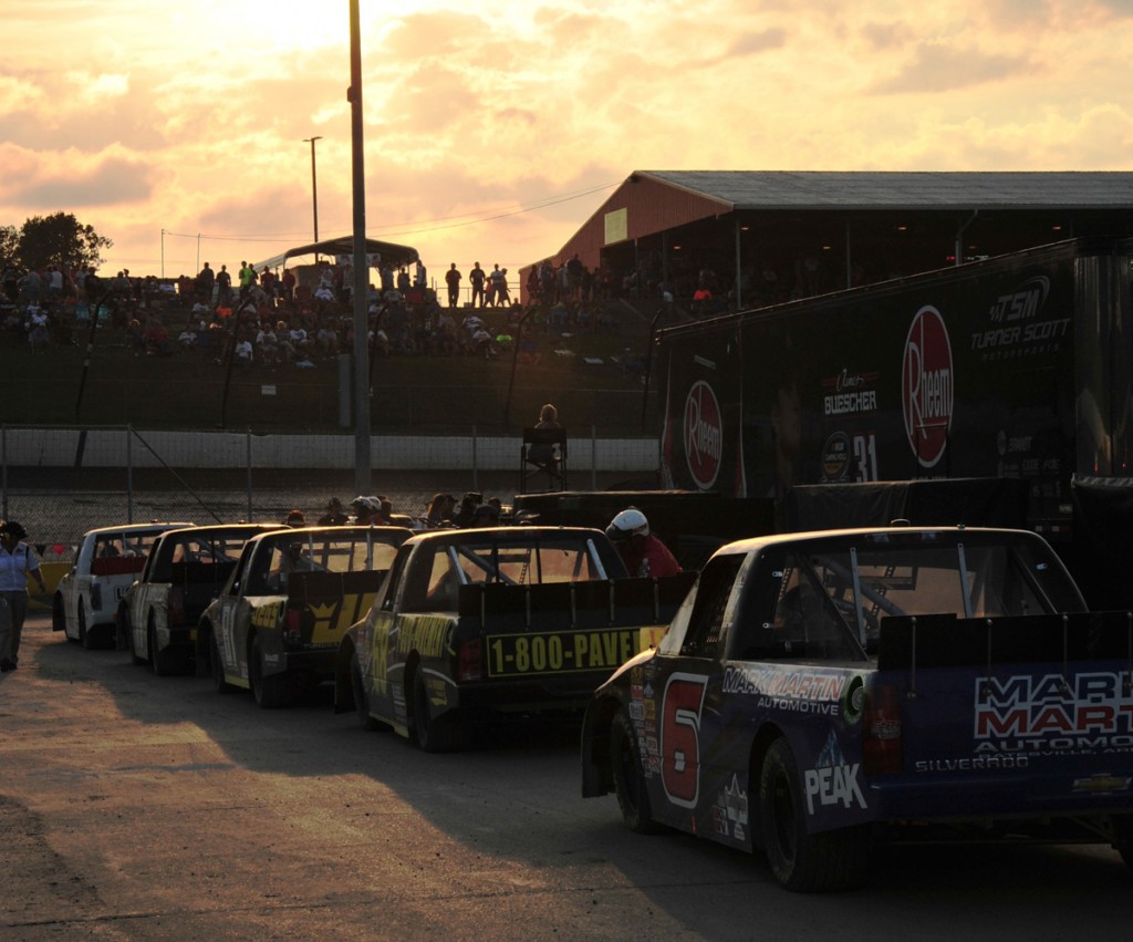 NASCAR_dirt_track_Eldora_04