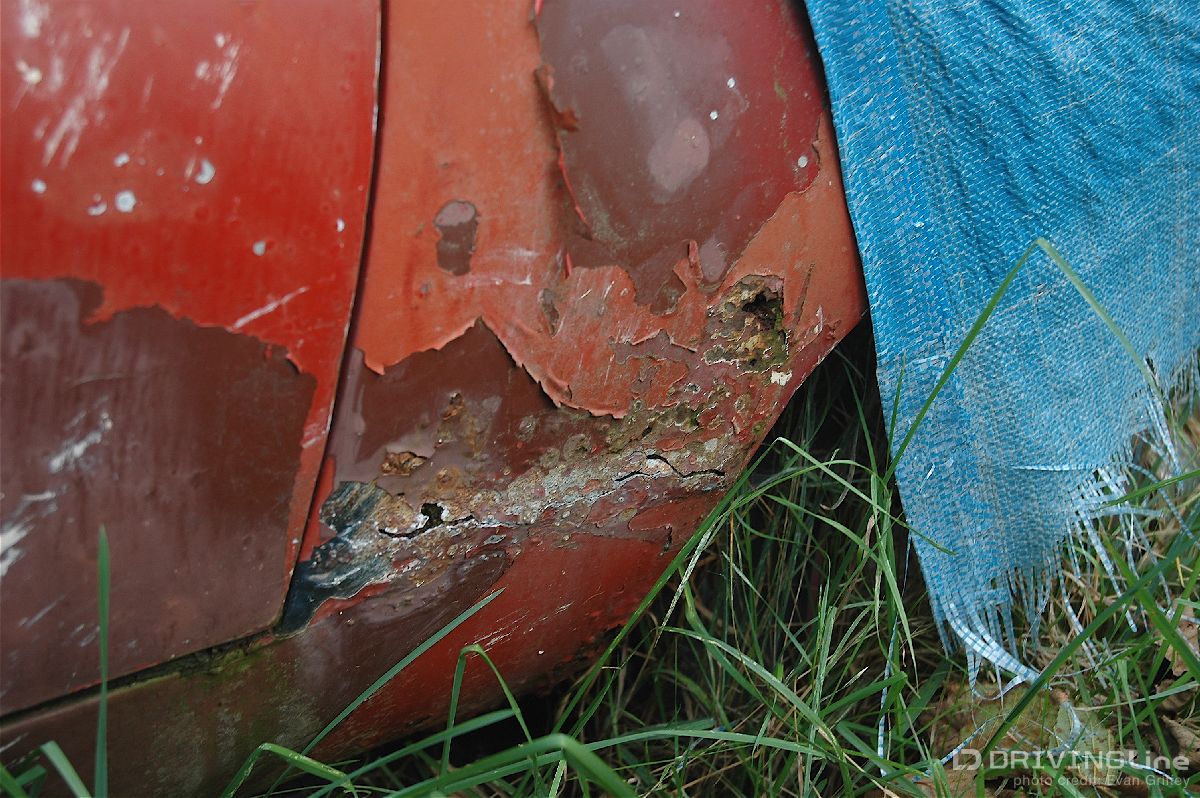 1968_Jaguar_E-type_barn-find-14