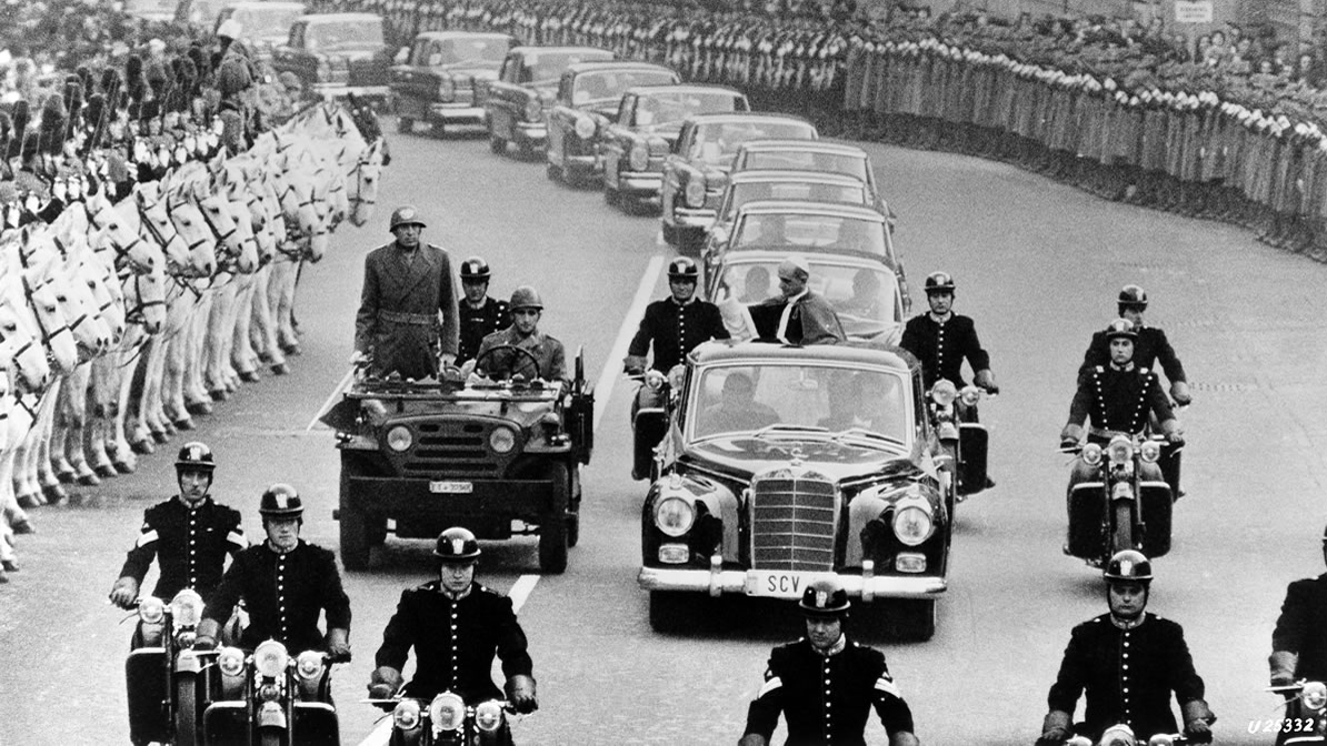 Maybach-Landaulat-Pope-Parade