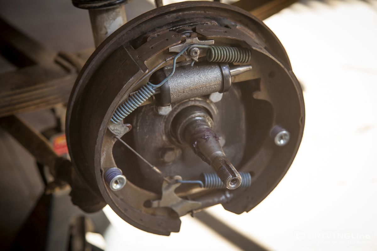 old-car-brake-job-upgrade-econoline-21