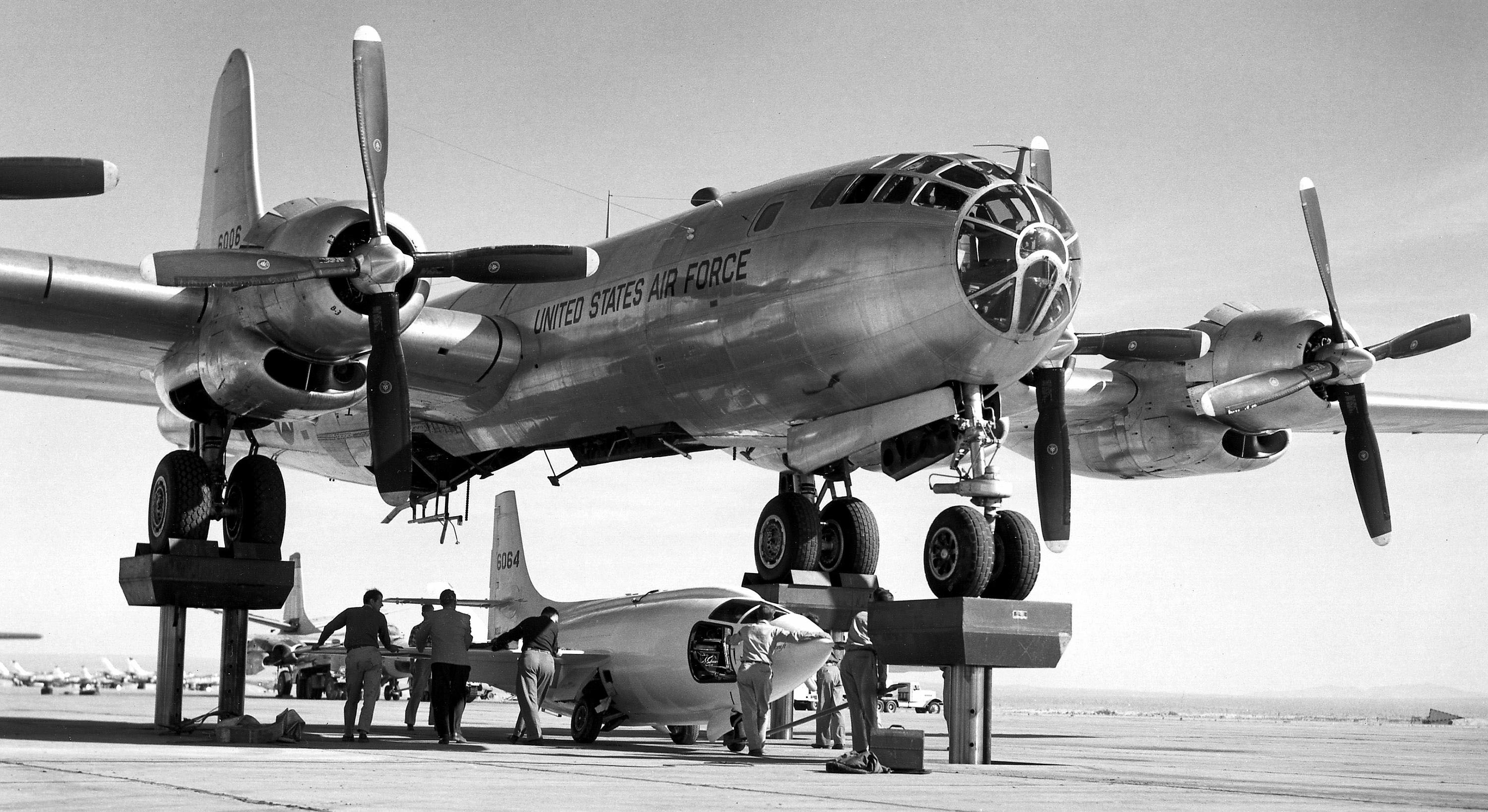 Bell_X-1-3_being_mated_with_the_motherplane
