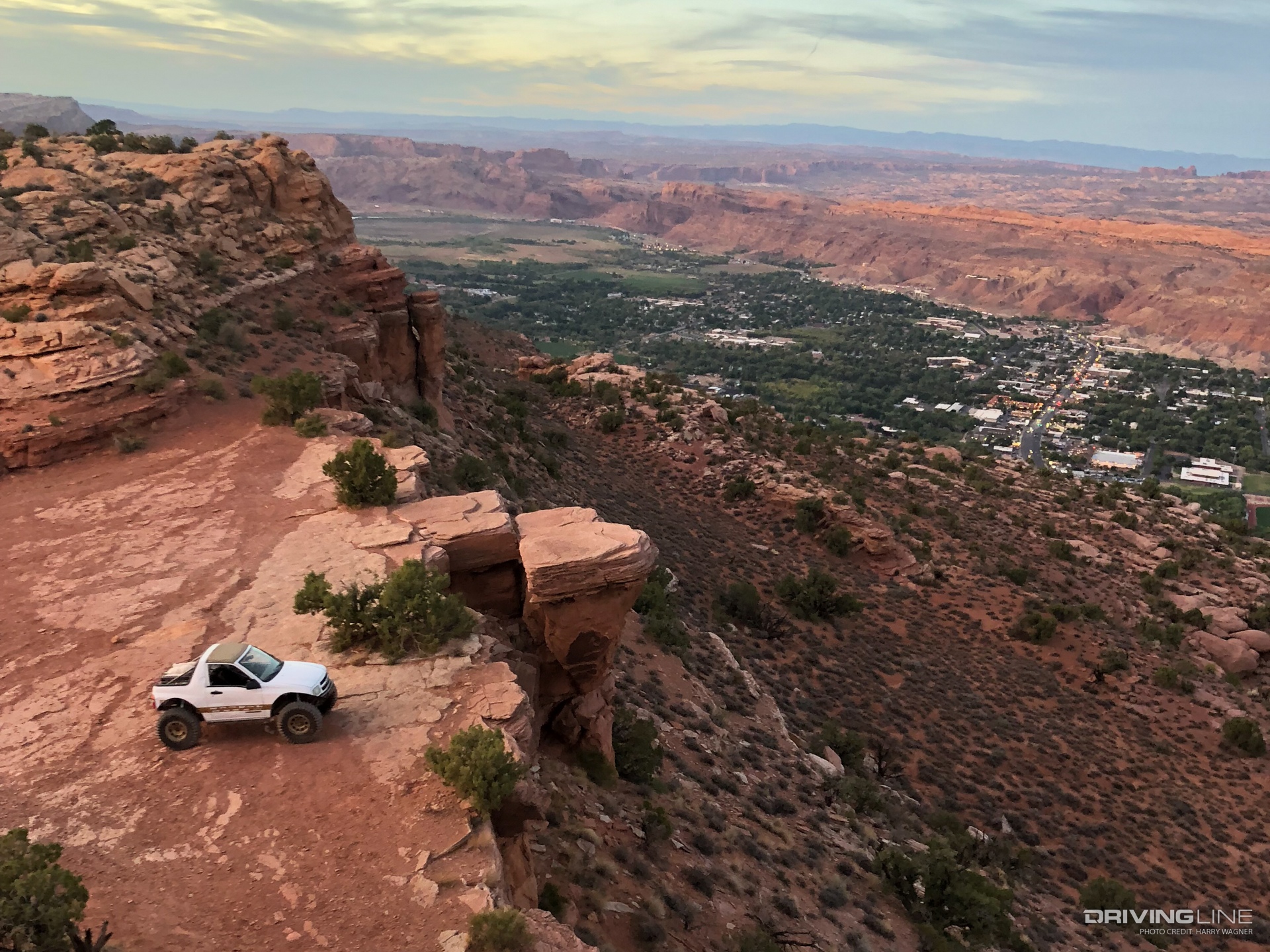 Moab Rim Cliff View with Geo Tracker