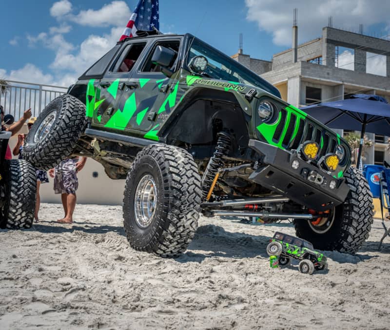 Jeep Wrangler JL parked on tire with matching rc Jeep Beach 2024