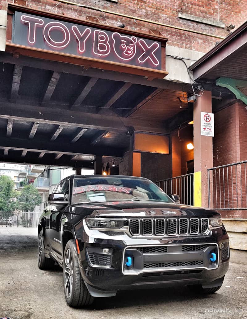 2023 Jeep Grand Cherokee 4xe front 3/4 view toybox