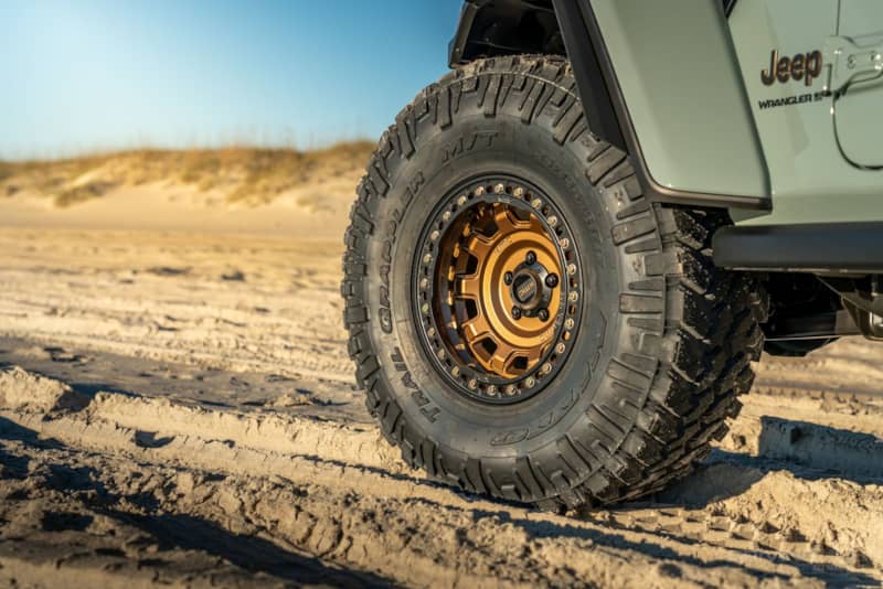 KMC Tank Beadlock matte bronze 17 Jeep Wrangler Rubicon 392