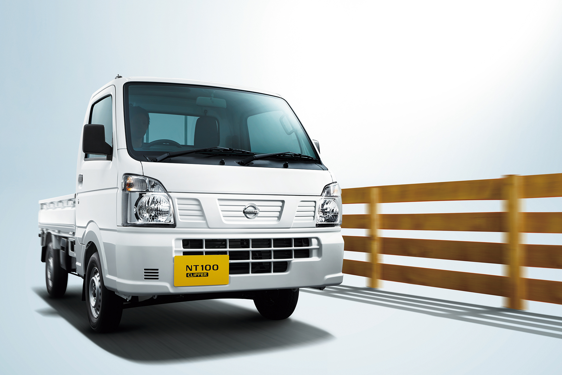 Nissan Clipper Front View