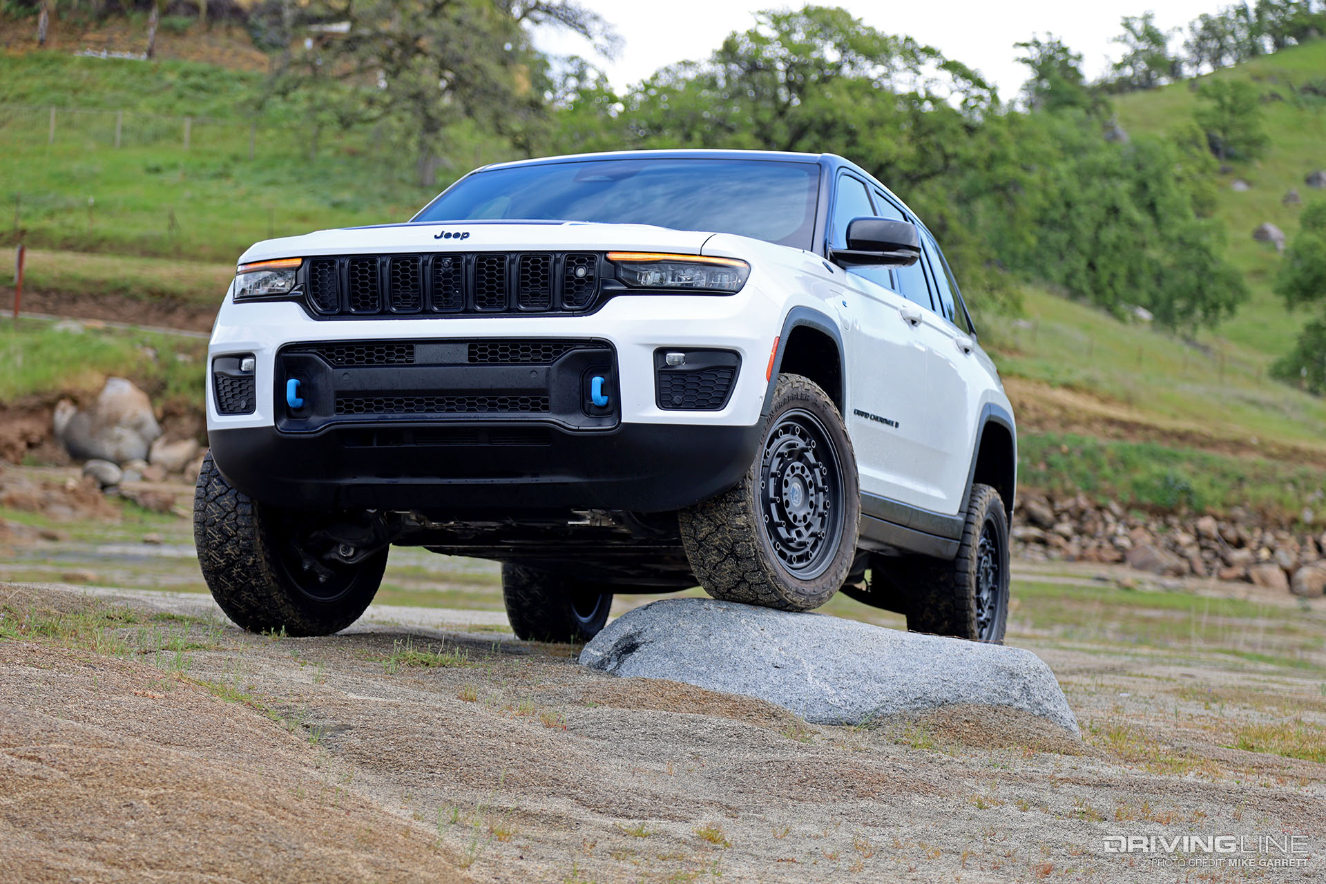 2022 Jeep Grand Cherokee 4xe on Nitto Recon Grappler