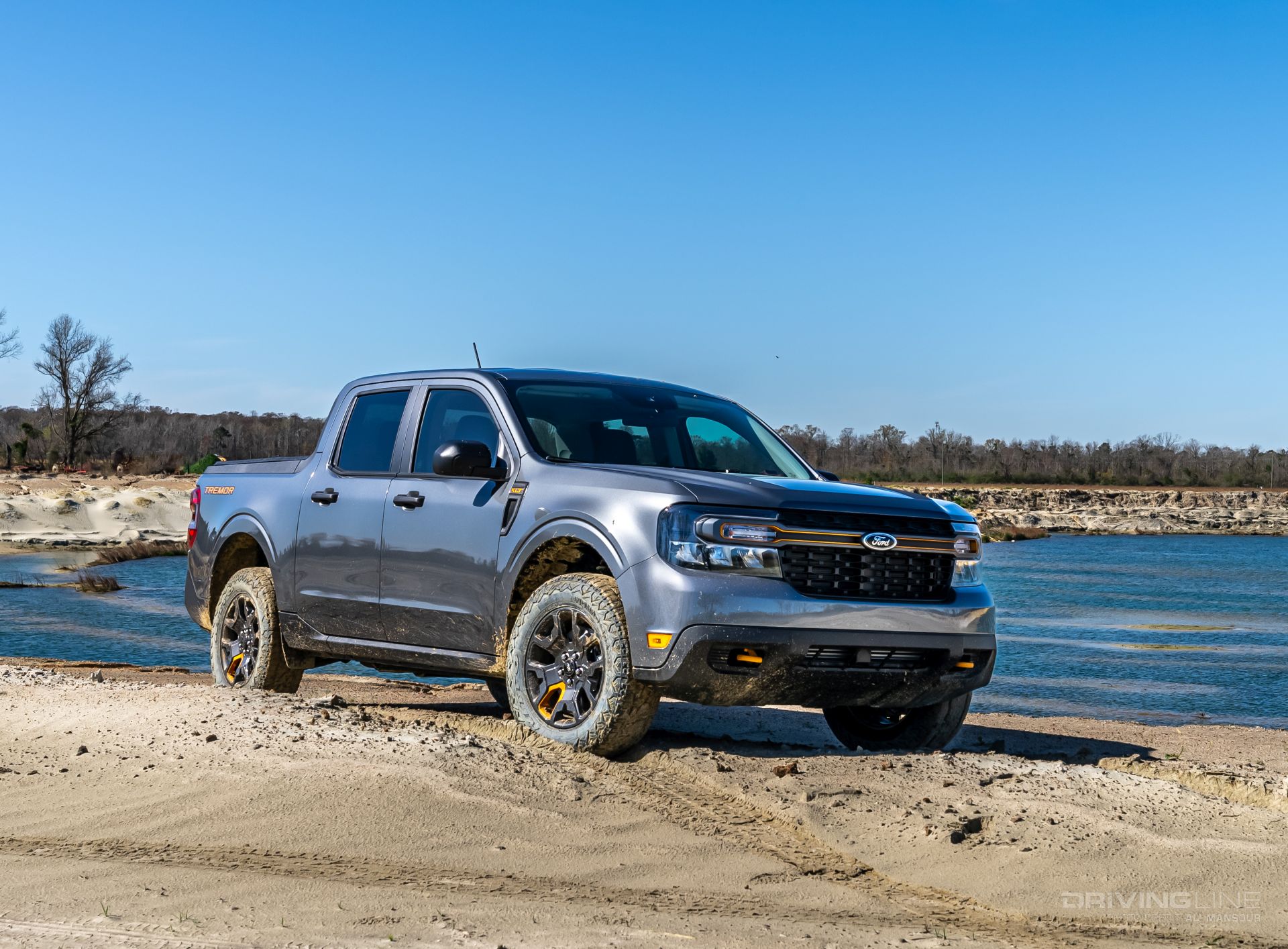 2024 Ford Maverick XLT Tremor off-road carbonized gray metallic front 3/4 view