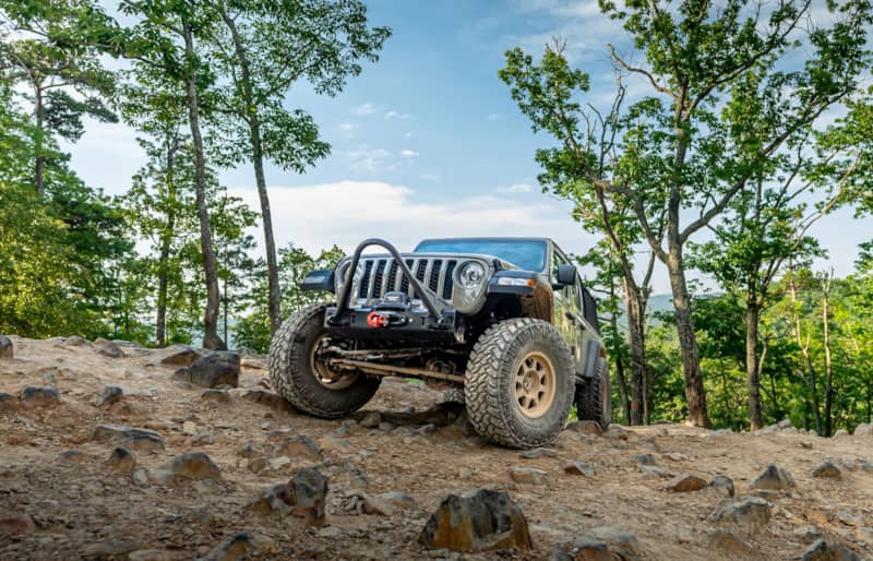 2020 Jeep Gladiator Rubicon on 38s top of daniel trail uwharrie evo mfg winch bumper